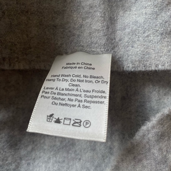 New Aritzia Wilfred The Classic Blanket Scarf Grey - Picture 5 of 6